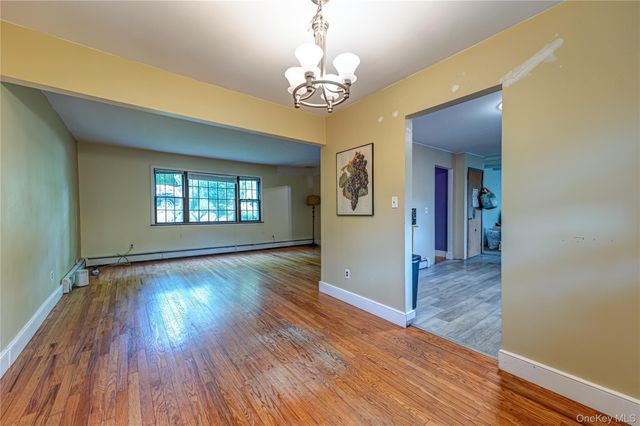6 Glades Way, Huntington, NY 11743