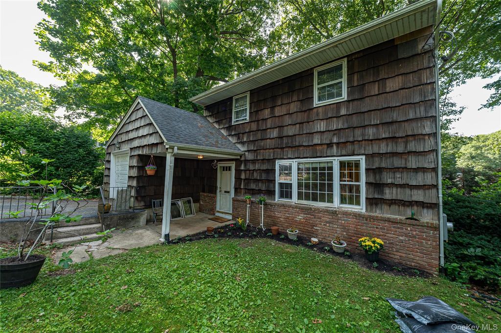 6 Glades Way, Huntington, NY 11743