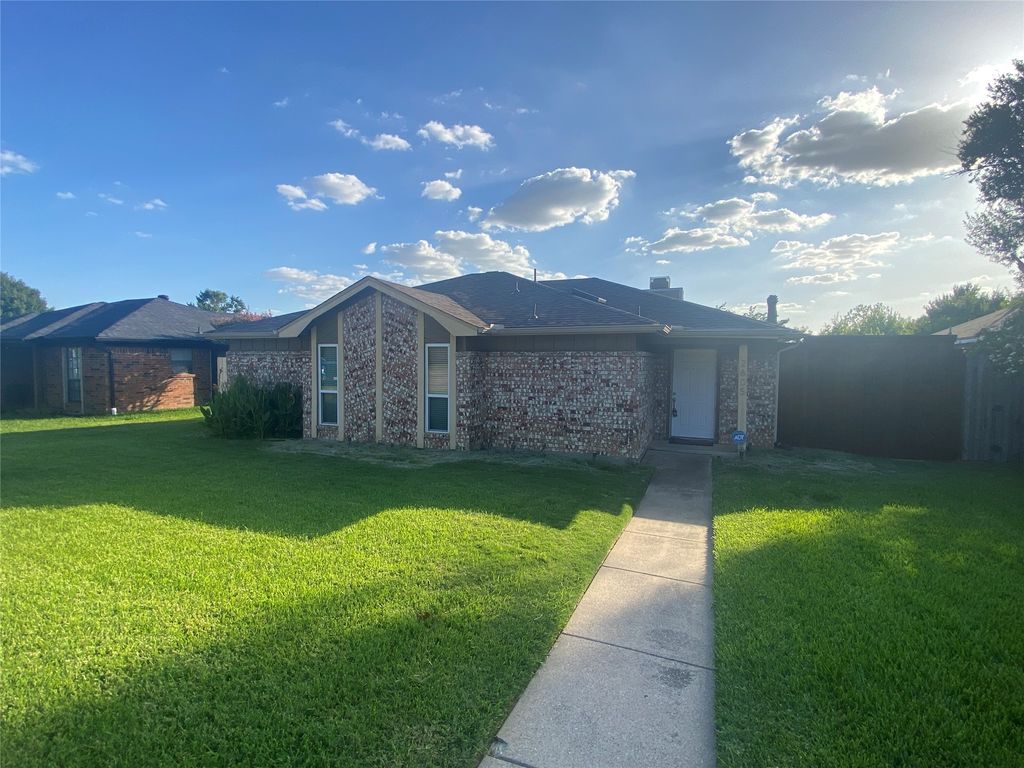 2605 Brandywyne Drive, Carrollton, TX 75007