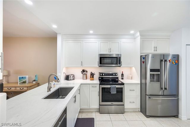 1802 Kings Lake BLVD 2-101, Naples, FL 34112