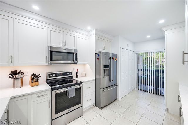 1802 Kings Lake BLVD 2-101, Naples, FL 34112