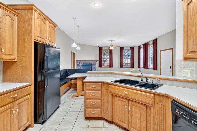 4281 E Sherwood Circle, Springfield, MO 65802