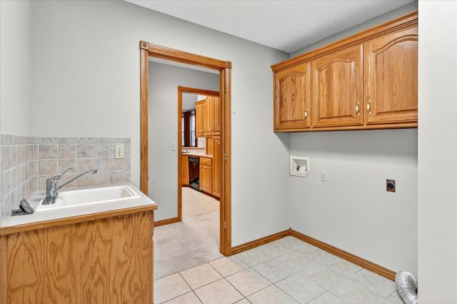 4281 E Sherwood Circle, Springfield, MO 65802