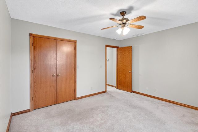 4281 E Sherwood Circle, Springfield, MO 65802