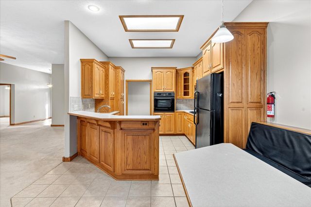 4281 E Sherwood Circle, Springfield, MO 65802