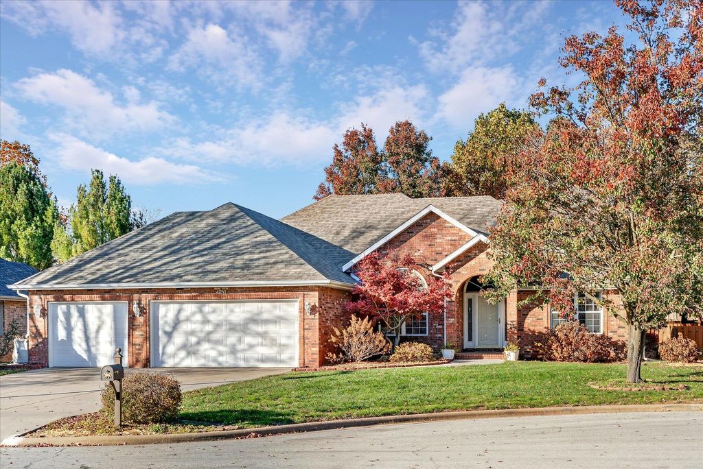 4281 E Sherwood Circle, Springfield, MO 65802