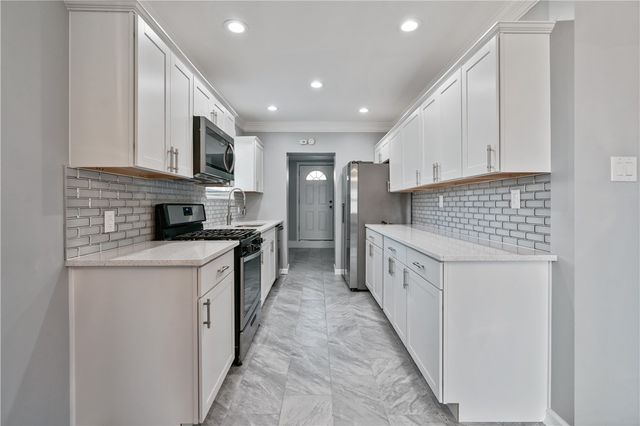 200 Thomas Street, West Mifflin, PA 15122