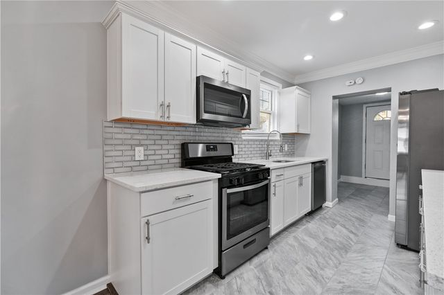 200 Thomas Street, West Mifflin, PA 15122