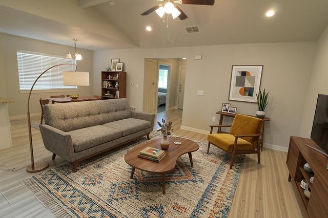 2101 Lemon DR B, Austin, TX 78744