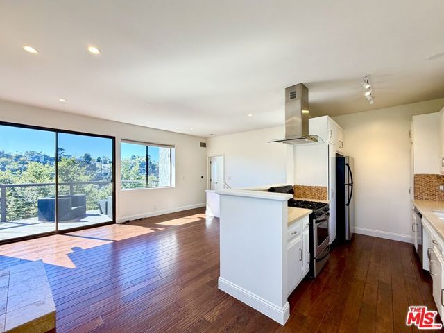 2013 Cyprean Drive, Los Angeles, CA 90046