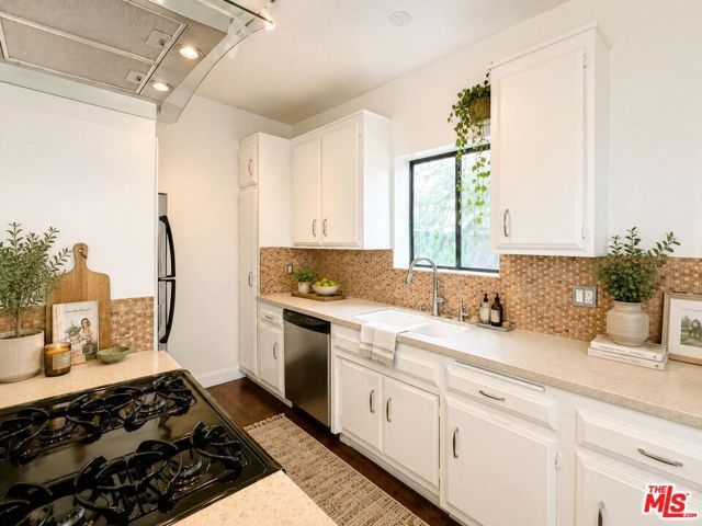 2013 Cyprean Drive, Los Angeles, CA 90046