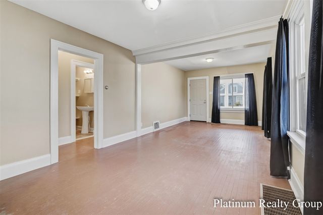 254 W Southern Avenue, Muskegon, MI 49441