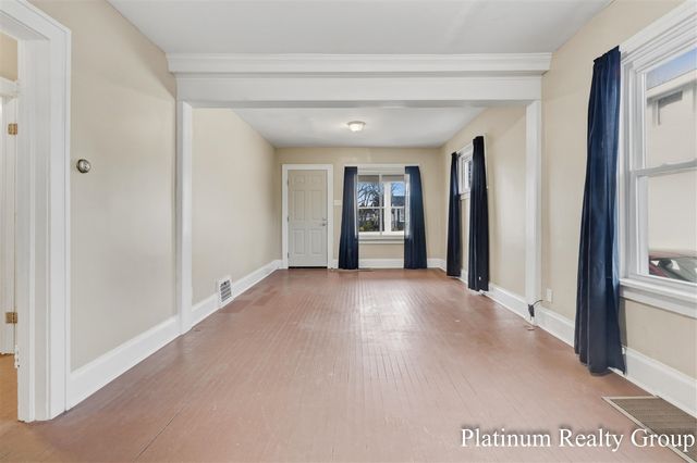 254 W Southern Avenue, Muskegon, MI 49441