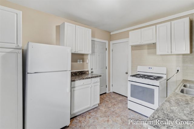 254 W Southern Avenue, Muskegon, MI 49441