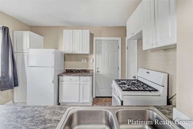 254 W Southern Avenue, Muskegon, MI 49441