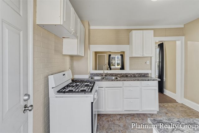 254 W Southern Avenue, Muskegon, MI 49441