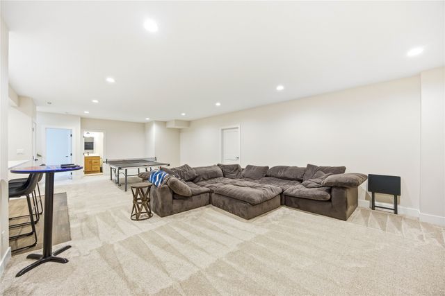 5014 176th Street, Urbandale, IA 50432