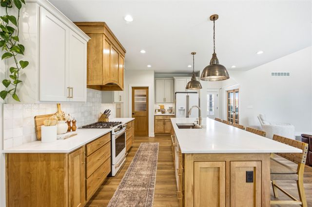 5014 176th Street, Urbandale, IA 50432