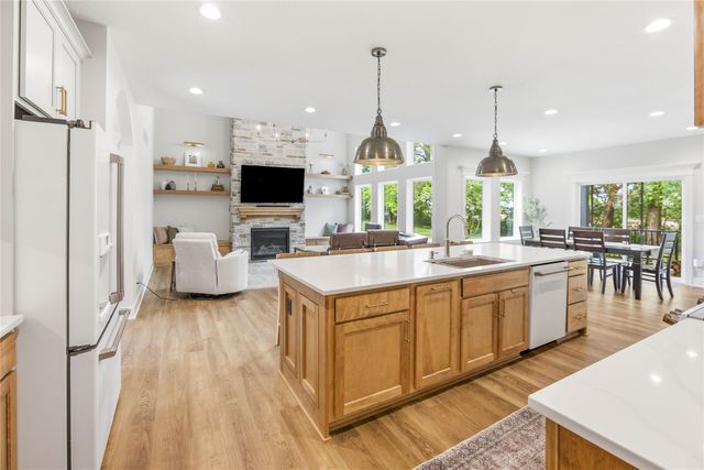 5014 176th Street, Urbandale, IA 50432