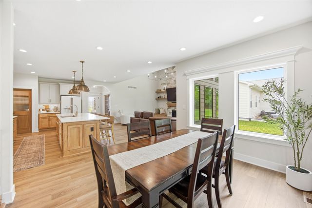 5014 176th Street, Urbandale, IA 50432