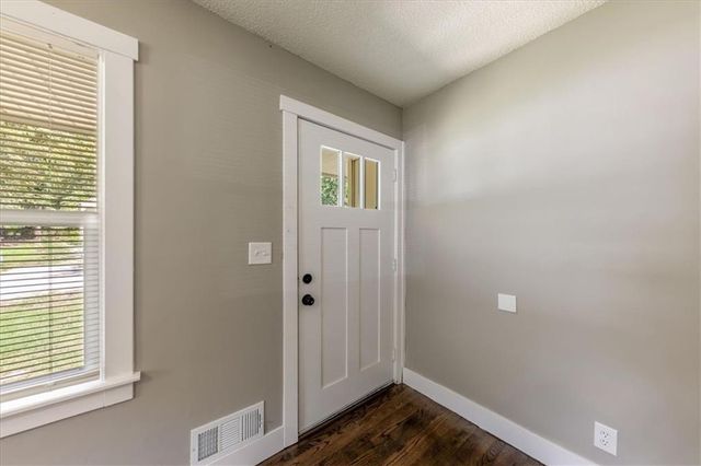 8116 Wayne Avenue, Kansas City, MO 64131