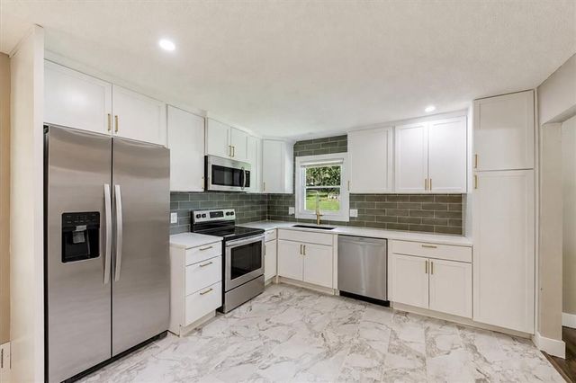 8116 Wayne Avenue, Kansas City, MO 64131