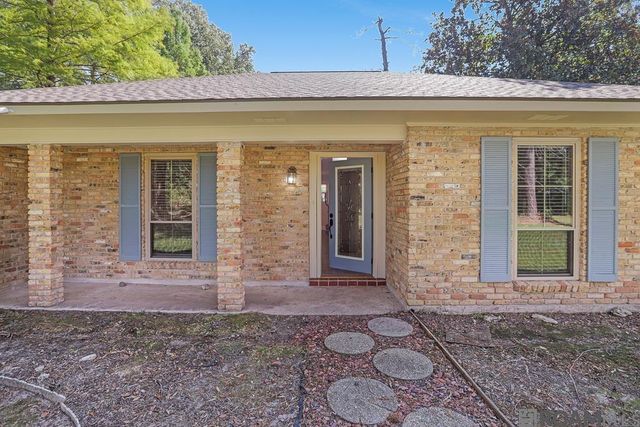 29398 Magnolia Dr, Walker, LA 70785