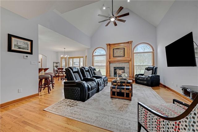 207 Saponi Lane, Lake Winnebago, MO 64034