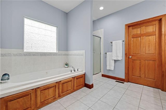 207 Saponi Lane, Lake Winnebago, MO 64034