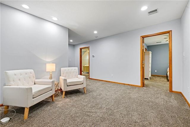 207 Saponi Lane, Lake Winnebago, MO 64034