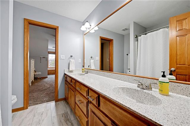 207 Saponi Lane, Lake Winnebago, MO 64034