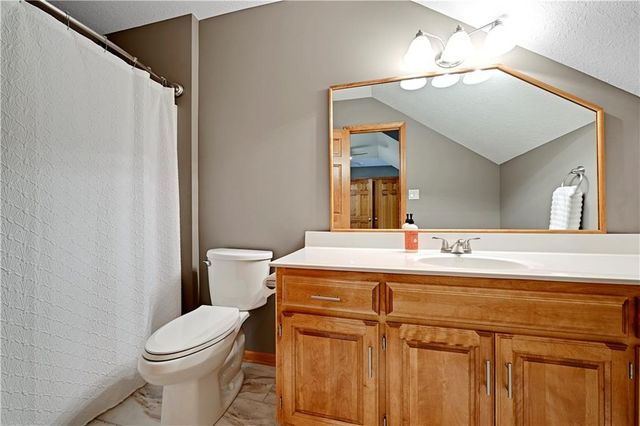 207 Saponi Lane, Lake Winnebago, MO 64034