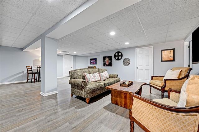 207 Saponi Lane, Lake Winnebago, MO 64034