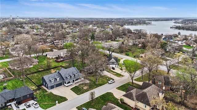 207 Saponi Lane, Lake Winnebago, MO 64034