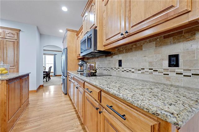 207 Saponi Lane, Lake Winnebago, MO 64034