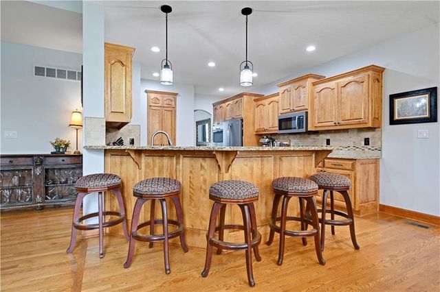 207 Saponi Lane, Lake Winnebago, MO 64034