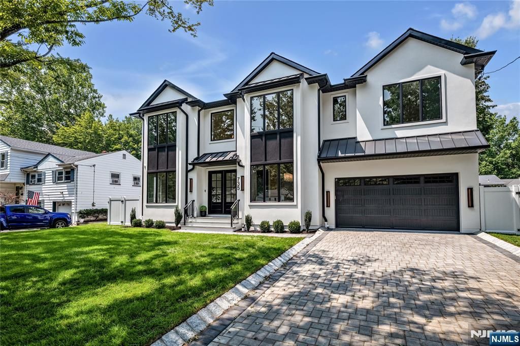 735 Bush Place, Paramus, NJ 07652