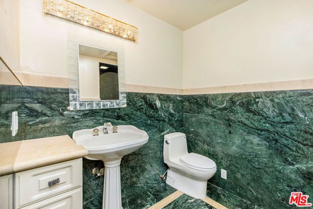 2315 N Hobart Boulevard, Los Angeles, CA 90027