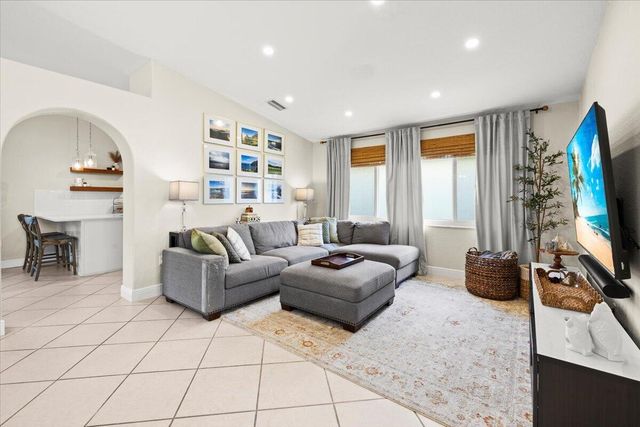 14525 NW 88th Avenue, Miami Lakes, FL 33018
