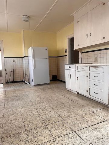 20 Summit Ave, Mansfield, MA 02048