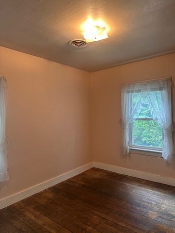 20 Summit Ave, Mansfield, MA 02048