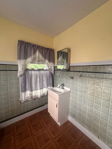 20 Summit Ave, Mansfield, MA 02048
