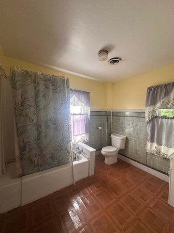 20 Summit Ave, Mansfield, MA 02048