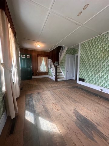 20 Summit Ave, Mansfield, MA 02048