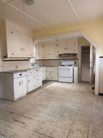 20 Summit Ave, Mansfield, MA 02048