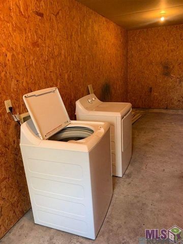 167 6th St, Port Allen, LA 70767