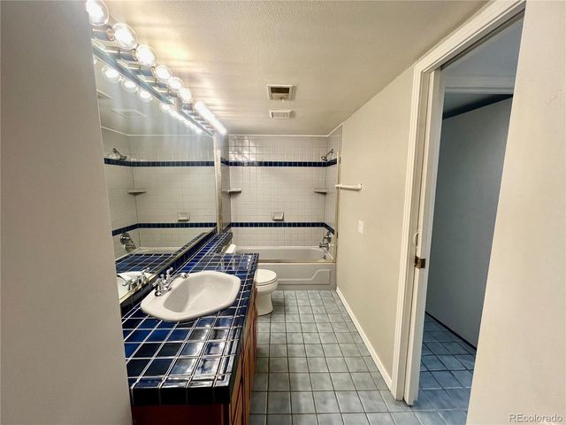 9797 E Peakview Ave C05, Englewood, CO 80111