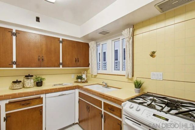 829-31 Avalon Ct, San Diego, CA 92109