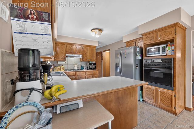 46362 Springhill Drive, Shelby Charter Township, MI 48317
