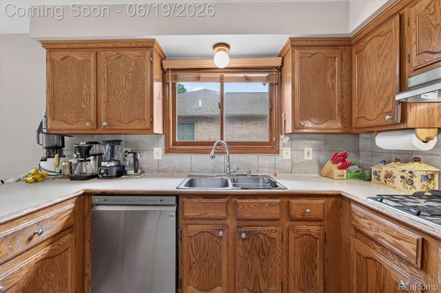 46362 Springhill Drive, Shelby Charter Township, MI 48317